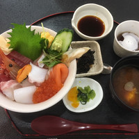 季節の魚と釜飯 魚信 - 海鮮丼