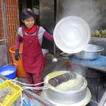 阿菊肉粽 - 勢い良くお釜で炊き上げる。