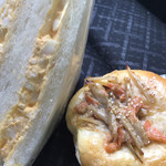 ベーカリートド - 玉子サンドとごぼうのパン