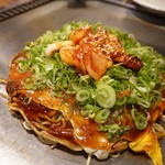 Hiroshima Okonomiyaki Teppan Izakaya Koi Koi - 燃える赤ヘル！カープ焼き