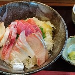 Te Dukuri Chuubou Kaedeya - 海鮮丼