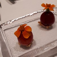 l'intemporel - アミューズ１：サクランボと食用マリーゴールド