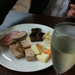 洋惣菜 亀洋 - スパークリングワインと共に