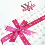 ヴィタメール - 白の包装紙×ピンクのリボン