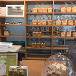 こだわり食パン専門店 麦麦 - 店内