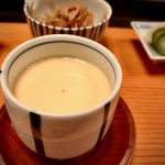 面 - 先に茶碗蒸しがでます　カニ、銀杏、小海老、昆布