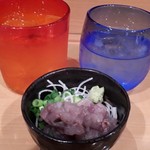 沖縄料理・島酒場 がらくた - お通し(鯵のたたき)と北谷長老古酒