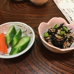 錦之助寿司 - 浅漬けとひじきなどの煮物