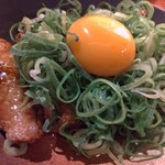 Tabenomihoudai Izakaya Takatsuki Chabuchabu - とろーり卵の月見鶏皮餃子500円
