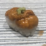 鮨 巳之七 - 赤雲丹、福岡近海の赤雲丹。やっぱり独特な味わいのある濃さが半端ない。
            