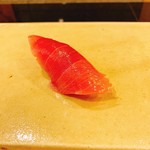 恵比寿 えんどう - 鮪のこの切り方好きです。シャリを包み込んでくれて食べやすいし一体感が出ますね