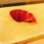 恵比寿 えんどう - 漬けまぐろ。やっぱりこの切り方最高です。