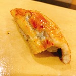 恵比寿 えんどう - ウナギのお寿司。美味し過ぎてすかさずおかわり、、