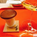 くすのき - 木の蓋の下には魚から取った出汁が入っています