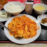 南国亭 - エビと玉子のチリソース煮定食720円（ランチは、ライス、麻婆豆腐ほか、おかわり自由）