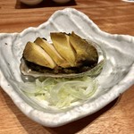 nakamatashuzouhontenginzamosuke - 活け鮑焼き （三陸 蝦夷鮑）肝醤油と 塩で