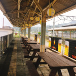 Cafe & Wine bar O-de-Pa-ru - 廃線ホームを再利用したテラス席
