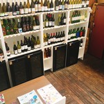 Cafe & Wine bar O-de-Pa-ru - ワイン類の販売もあり。購入して店内でも飲むこともできるみたい。