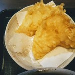 藤ヱ門 - なまず天！衣が熱々サックリ、白身がふわりで食感は最高ですが味は非常に淡白。