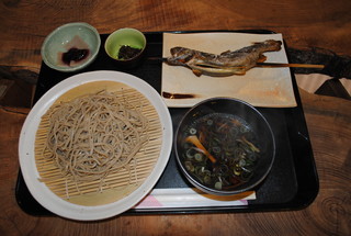 Juuwari Soba To Iwana Yamadaya - (やまだや)の十割蕎麦の鶏モモのつけ蕎麦と岩魚の炙り焼きセット(温)