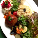ヴィーガン創作家庭料理 KLASINA - 紅はるかのコロッケに甘酒トマトソースで煮込んだナゲット風大豆ミートのお惣菜など
