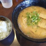 長浜わっしょい - ラーメン＋ご飯 小（辛子高菜のせ）コンプリート