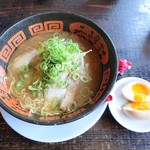 希望軒 - とんこつラーメン(味玉付)　842円