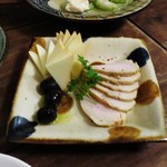山ねこ料理店 - 自家製ハムとチーズの燻製500円