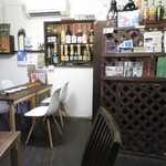 山ねこ料理店 - テーブル席