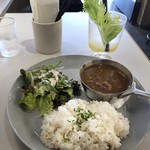 オルトカフェ - オルトのカレー（1000円：税込）にジャムドリンク（セロリ＆キゥイ：350円：セット価格）を追加。合計1350円（税込）