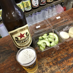 愛知屋小林商店 - 赤星（大瓶）500円と漬けもん（150円？）