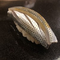 日本橋蛎殻町 すぎた - 江戸前の本道を貫く輝ける小肌。日本橋蛎殻町すぎたのすべてを物語る逸品