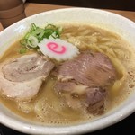 布施 細見商店 - 鶏豚骨ラーメン（大盛）（￥830）