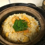 Luxurious sea urchin Kamameshi (rice cooked in a pot)