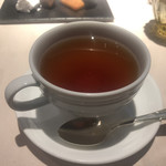 Essence et gout - 紅茶はポットサーブで提供