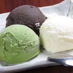 アイス三種盛り(Assorted 3 kinds of ice cream)