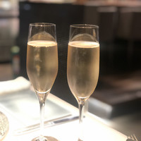 エッソンス・エ・グー - スパークリングから乾杯です