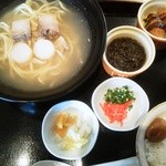 ちゃーりーはうす - 沖縄そば定食