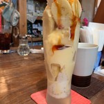 カフェ箱庭 - キャラメルバナナパフェ