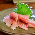 喰処 みはる - イサキ刺身@650円