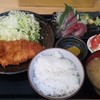 とんかつ いづも - 料理写真:ランチロースかつとイナダ・アジ刺身定食(900円)