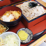 Soba Dokoro Ichigen - ランチセット（サラダ・小鉢・味噌汁付き）の天丼（小）＋ざるそばセット（大盛り）750円