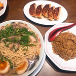 来来亭 - 麺が散らかってるけど、これが、がっつりAセット