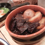 西天満バル - 赤ワインでコトコト煮込んだ洋風肉じゃが￥７８０