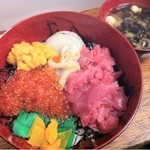 新浜食堂 - ご飯とお味噌汁300円