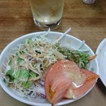 伊勢屋酒店 - ハンバーグのサラダ。