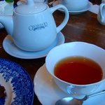 グロヴナーカフェ - ケーキセットの紅茶：ヌワラエリヤ／ポットサービスで嬉しいですよね☆