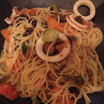 サンパティック - スルメイカとトマト・オリーブのパスタ