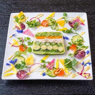 Enjoy the natural flavor of vegetables in "vegetable terrine" and desserts♪