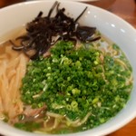 麺屋 菜々兵衛 - トロトロ豚バラ軟骨の塩ラーメン(税込780円)